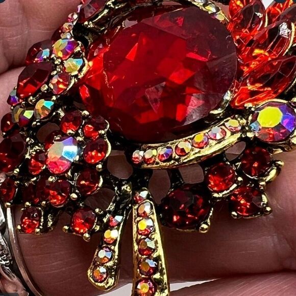 ♥️ NEW Stunning & Elegant Red Crystal Cluster Brooch ♥️ - Picture 4 of 5